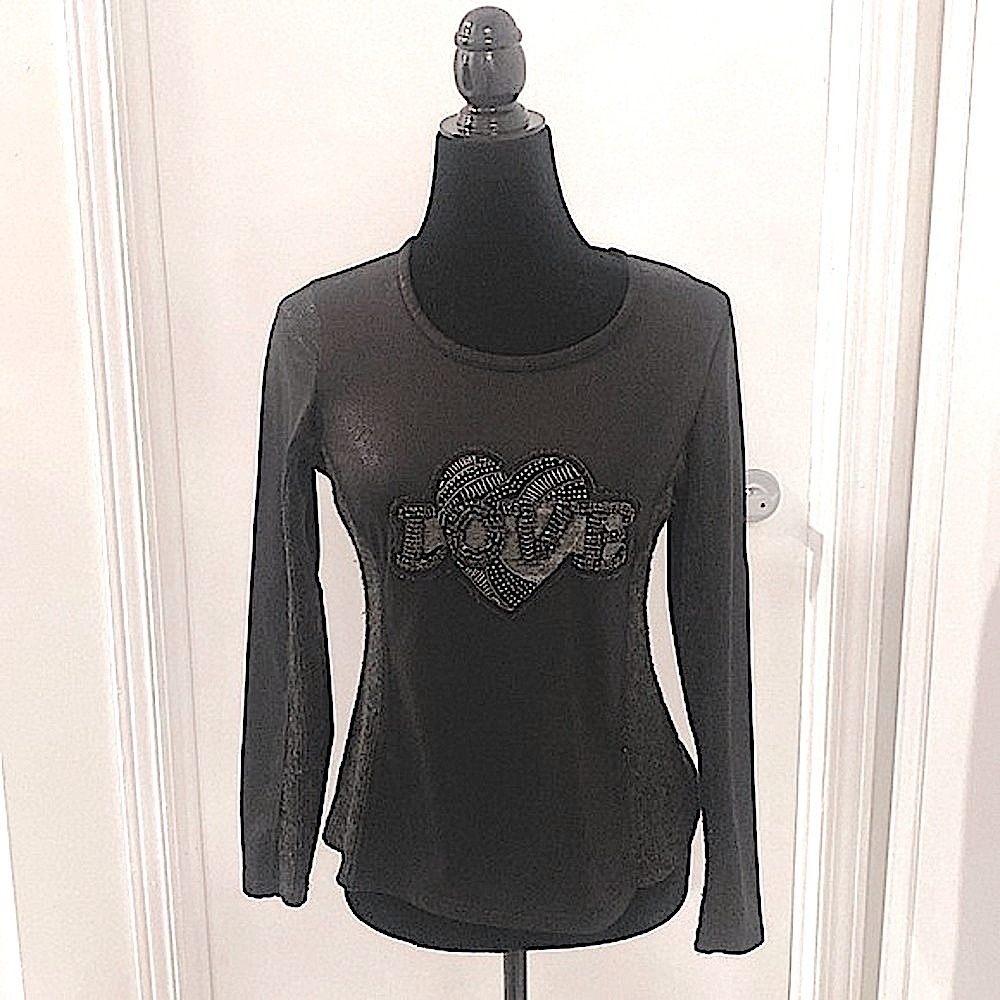 SIMON CHANG black long sleeved Top LOVE Front Embellishment Size Small.